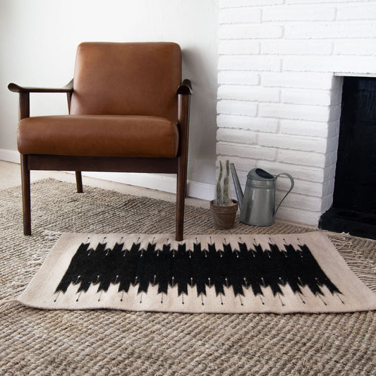 Beleroó Handmade Southwestern Style Rug. Lightling Pattern